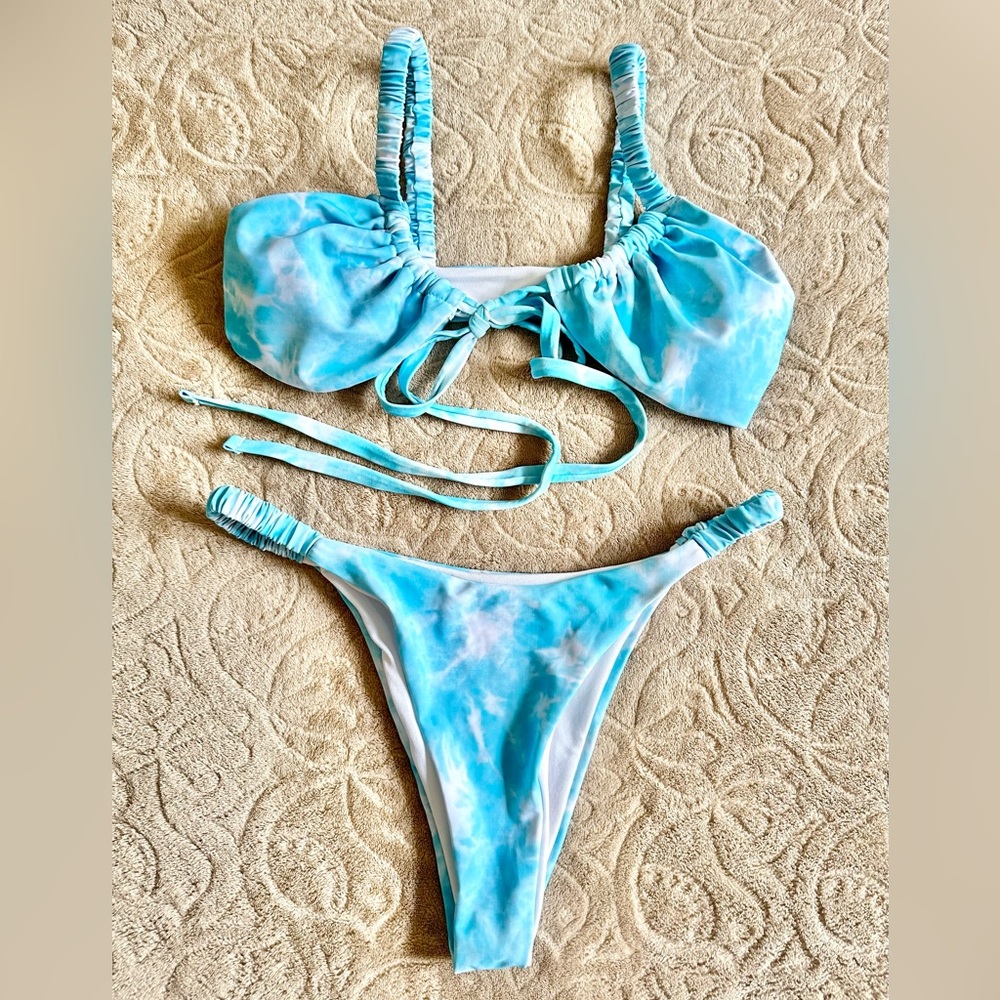 SHEIN BLUE AND WHITE TIE-DYE BIKINI SET -SIZE M